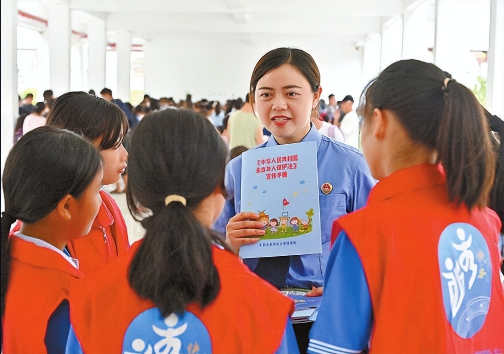 “双面人”刘某业，不顾女孩哭喊，多次在办公室对其实施性侵