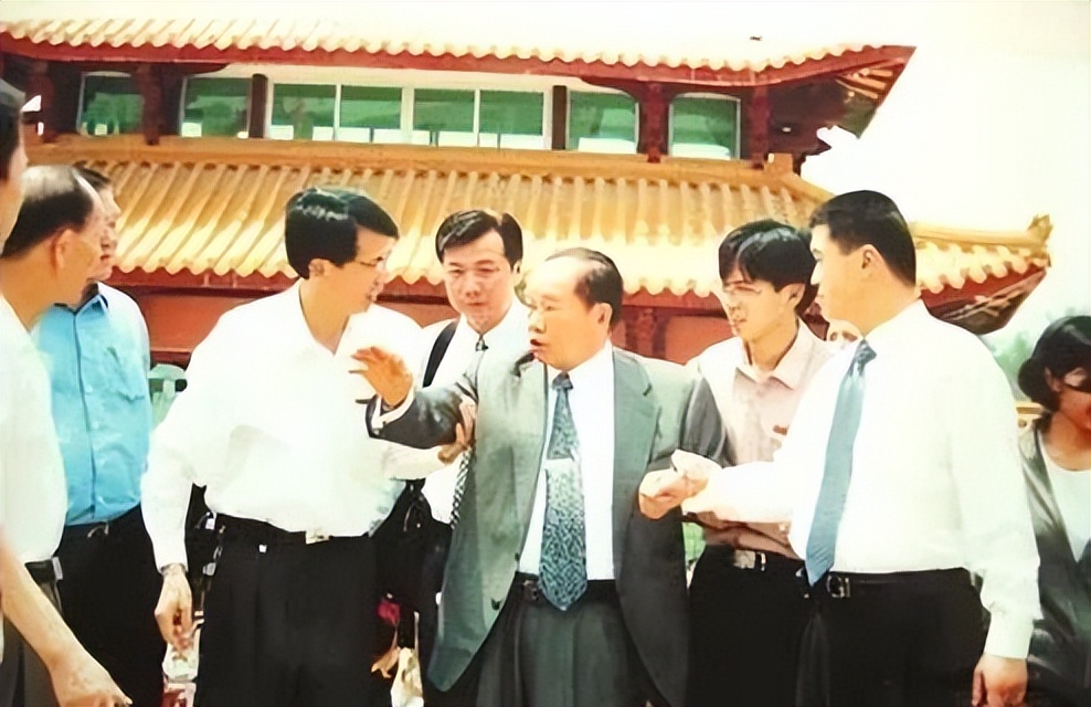 印尼第三富豪的爱国情缘：把你们送到毛主席、周总理身边学习中文