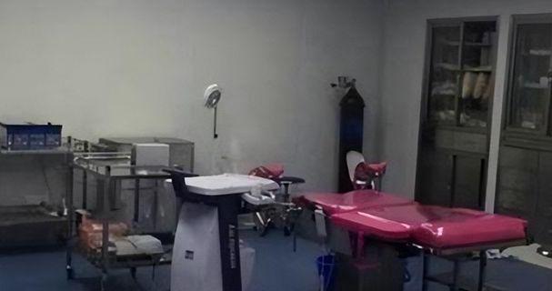 高校女厕见不得光的“高薪兼职”，撕碎了多少女大学生的遮羞布