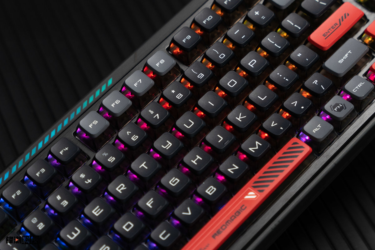红魔电竞平板游戏体验,红魔电竞机械键盘