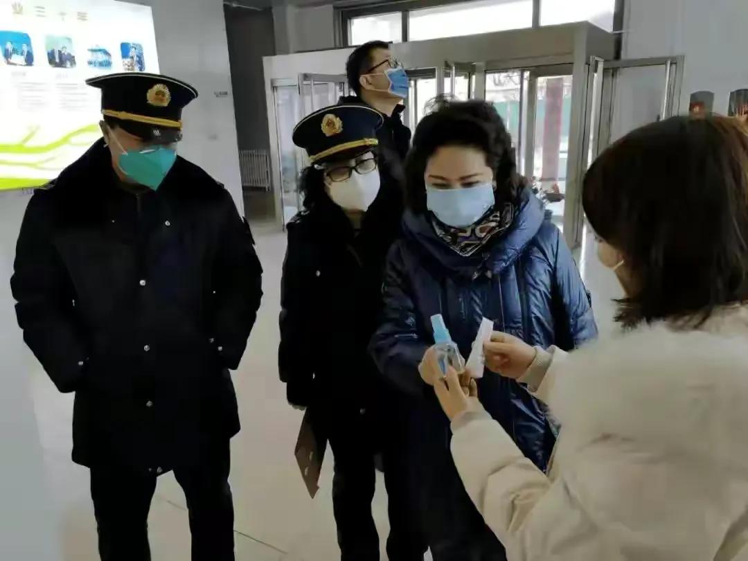 价值3万的耳钉,3万多的耳钉