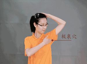 背后长许多小米粒应该怎么做,后背小米粒祛除过程