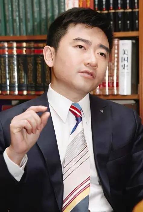 芮成钢：从央视名嘴到入狱6年，他现在凭什么年薪百万？