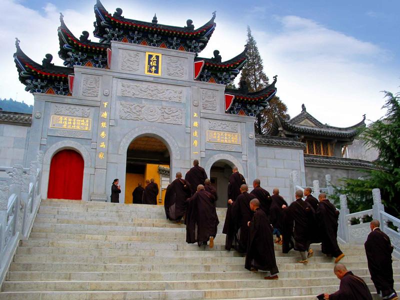 安徽高僧手抄经书卖50万，出门开奥迪，11年被捕牵出17年前灭门案