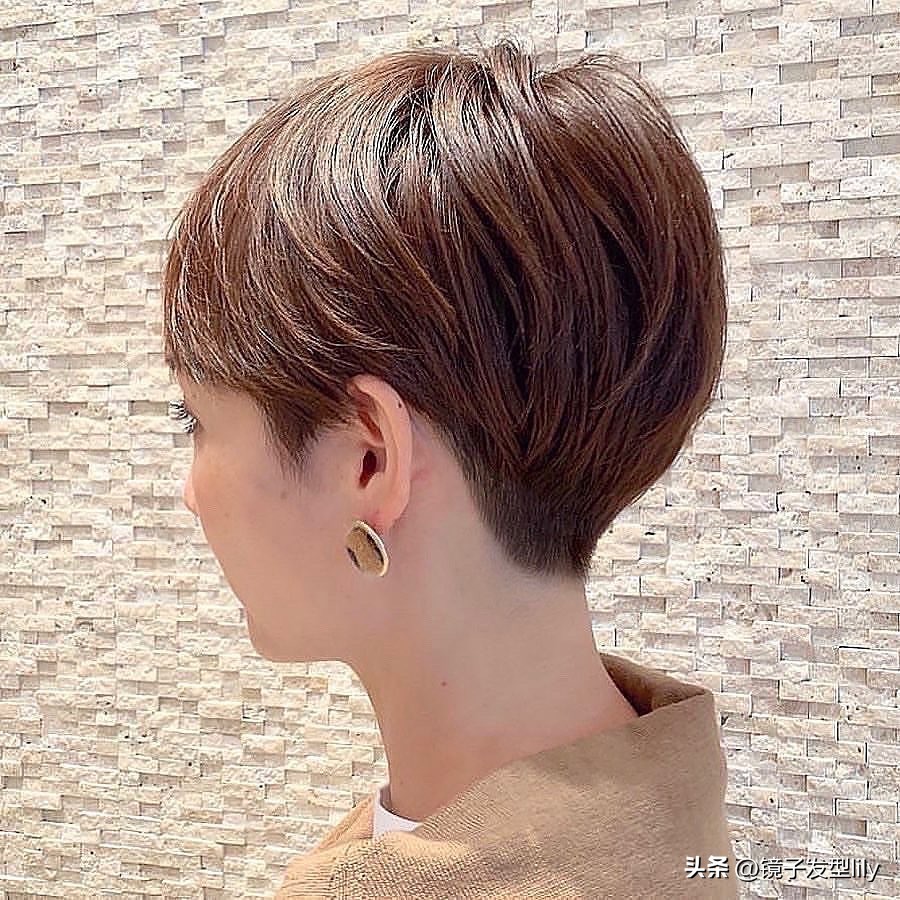 中年发型女2020流行发型妈妈,中年女性发型2021年流行烫头发型