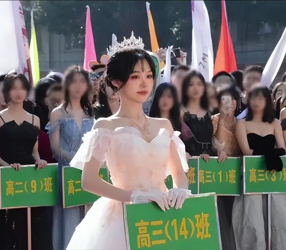 高三举牌校花一夜爆红知乎,高校校花举牌