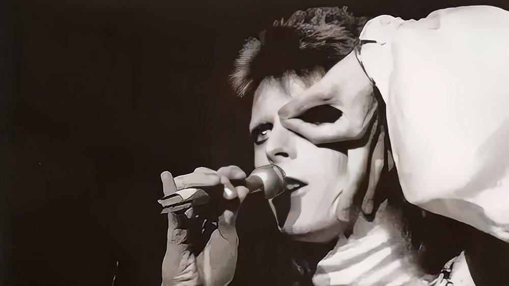 大卫鲍伊时尚风格,大卫鲍伊颜值巅峰