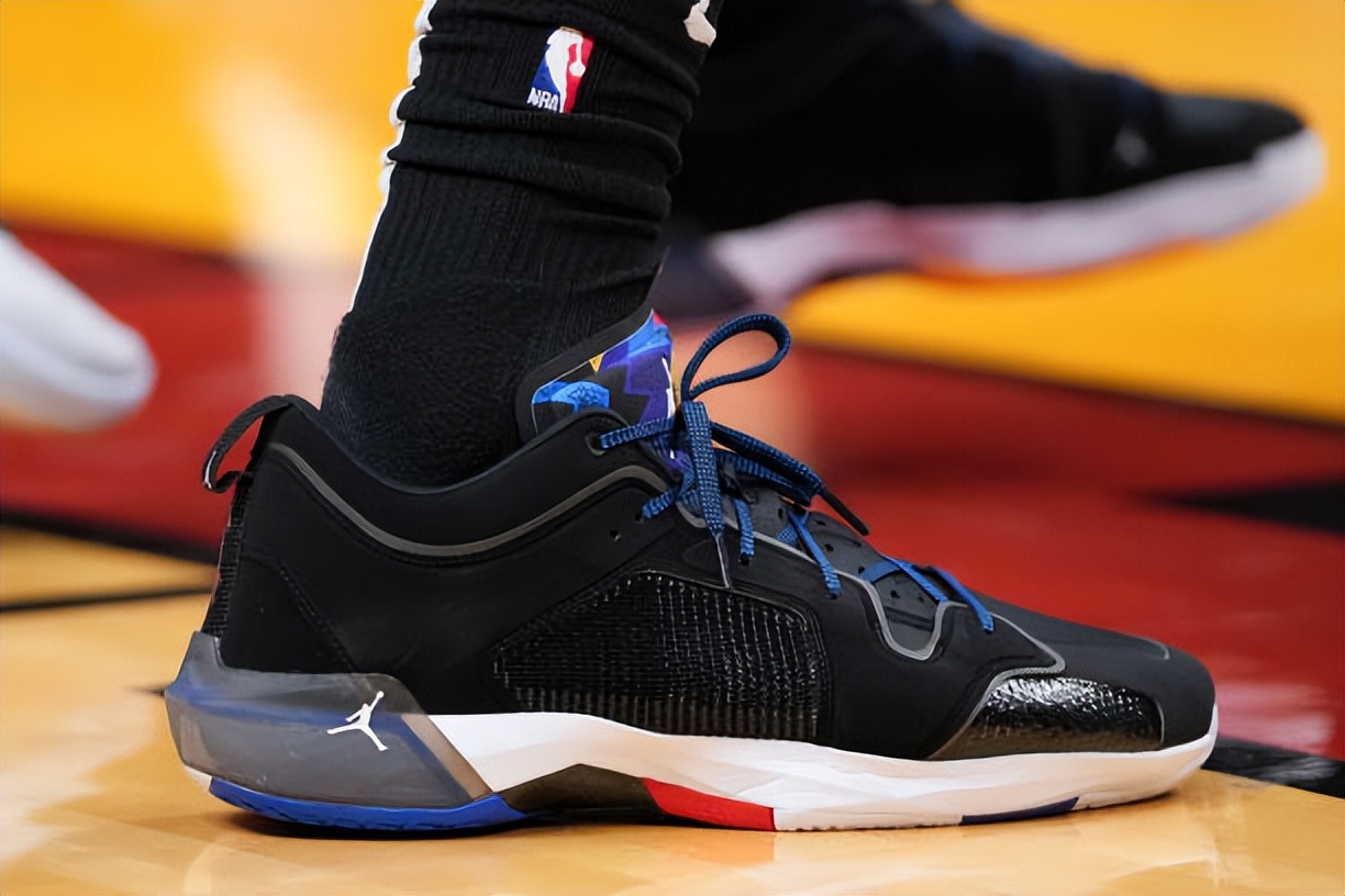 nba上脚欧文low3,凯里欧文上脚欧文五球员配色