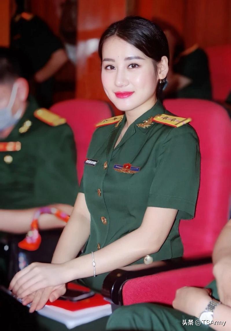 十个国家穿常服最美的女军人