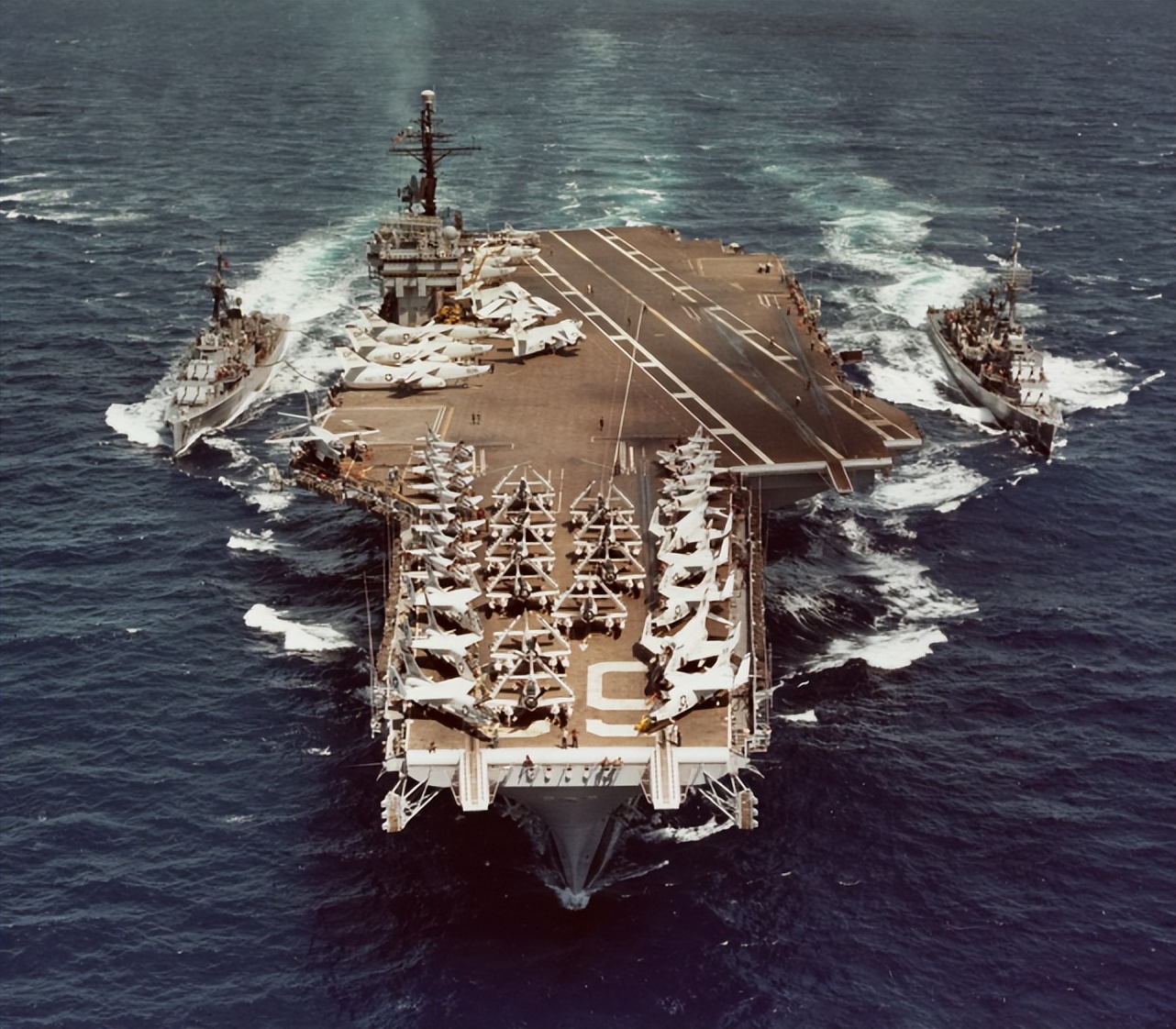 航空母舰启动全过程,航空母舰是怎么启动