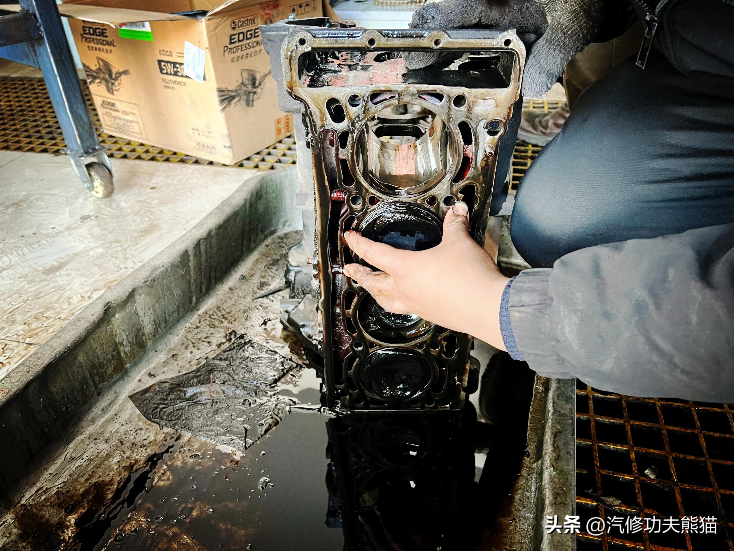 父亲老车翻新修复,父亲去世留下了的车去翻新