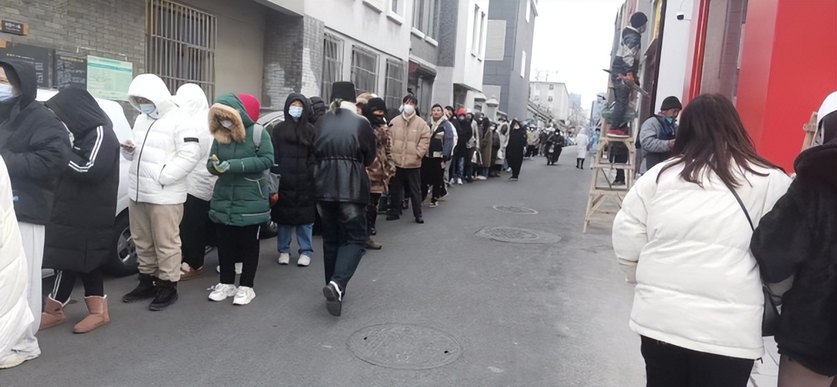 黄牛倒卖网红食品面包竟加价百元,黄牛倒卖网红面包价格翻4倍