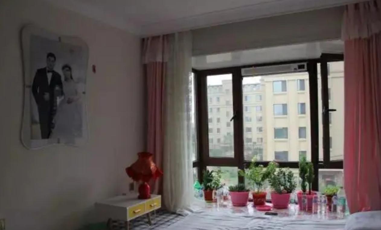 他蹲监26年获赔460万，花百万娶小22岁娇妻后，又闪离：她太图钱