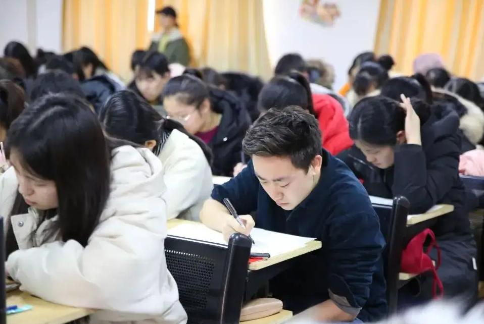 3+2本科与成人本科有什么区别,3+4本科和全日制本科的区别