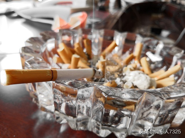 别让香烟害了你一生!