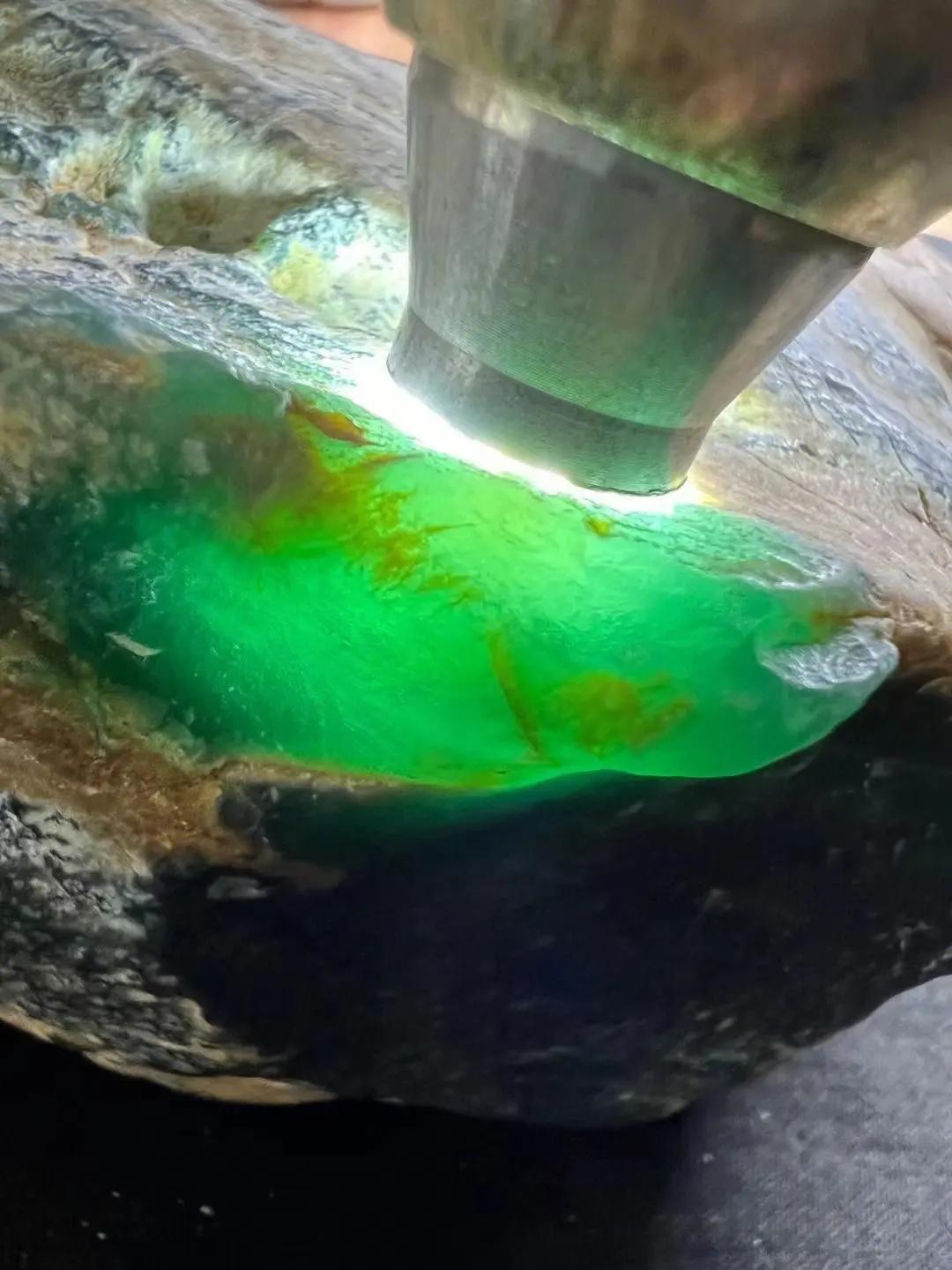 “莫塔料”翡翠到底值不值得购买？一文读懂翡翠的成因与产地