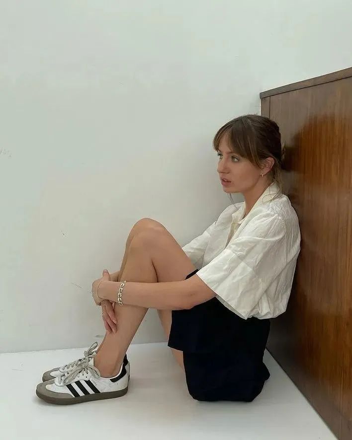 最近Bella让这双复古球鞋重新火起来了！火到一鞋难求