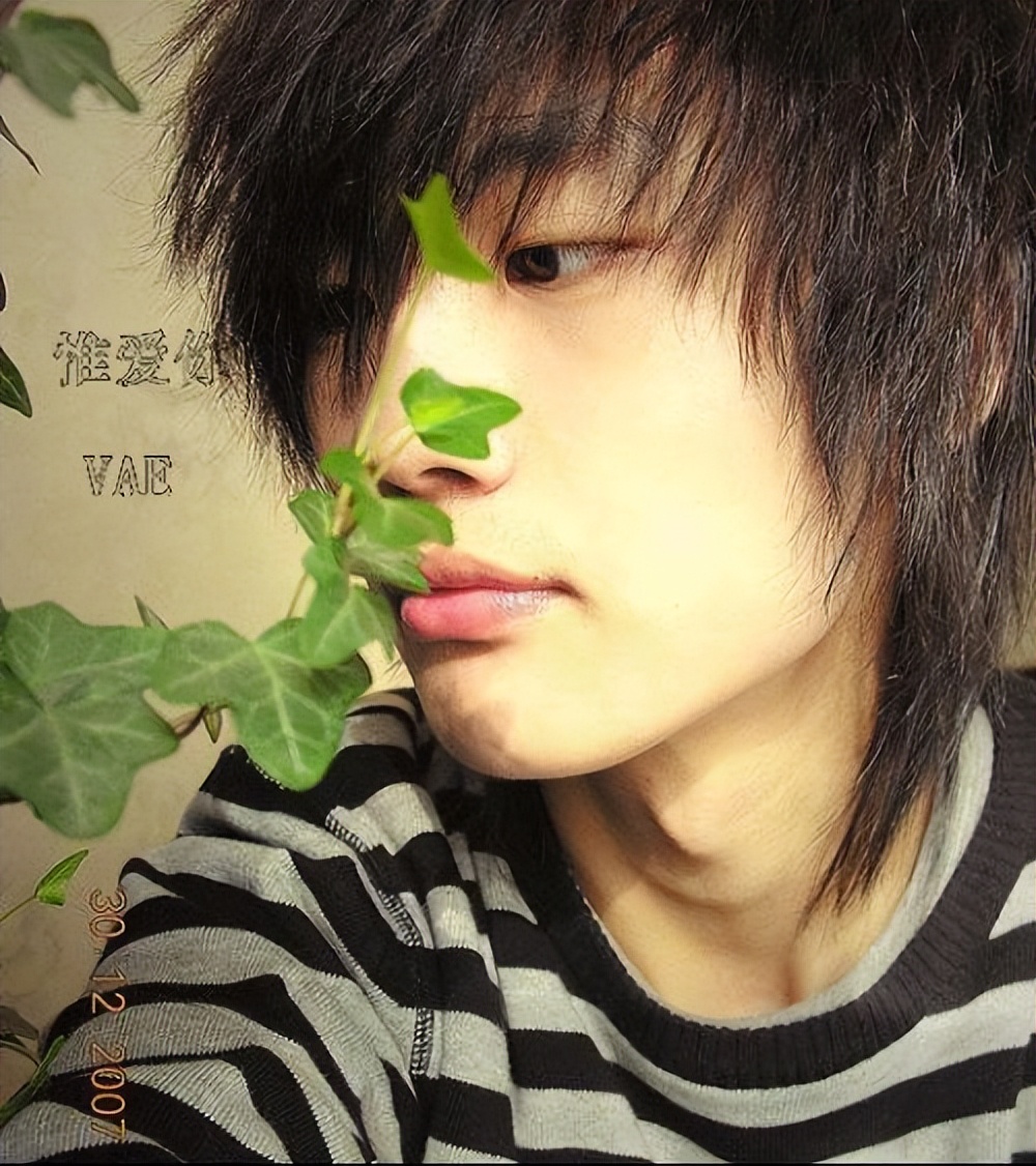 许嵩哪首歌里是命中注定,许嵩翻唱宿命