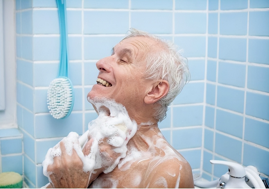 年轻人身体有老人味怎么消除,老年人身体的老人味消失了好吗