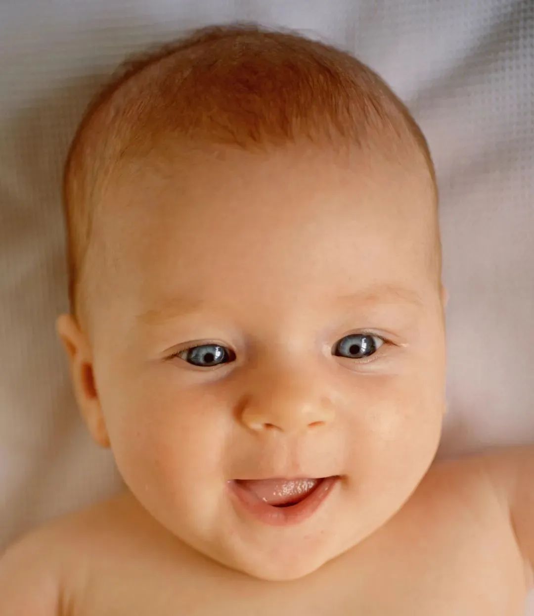 女宝宝头型扁一点好还是圆好看,宝宝头型不好看该怎么办