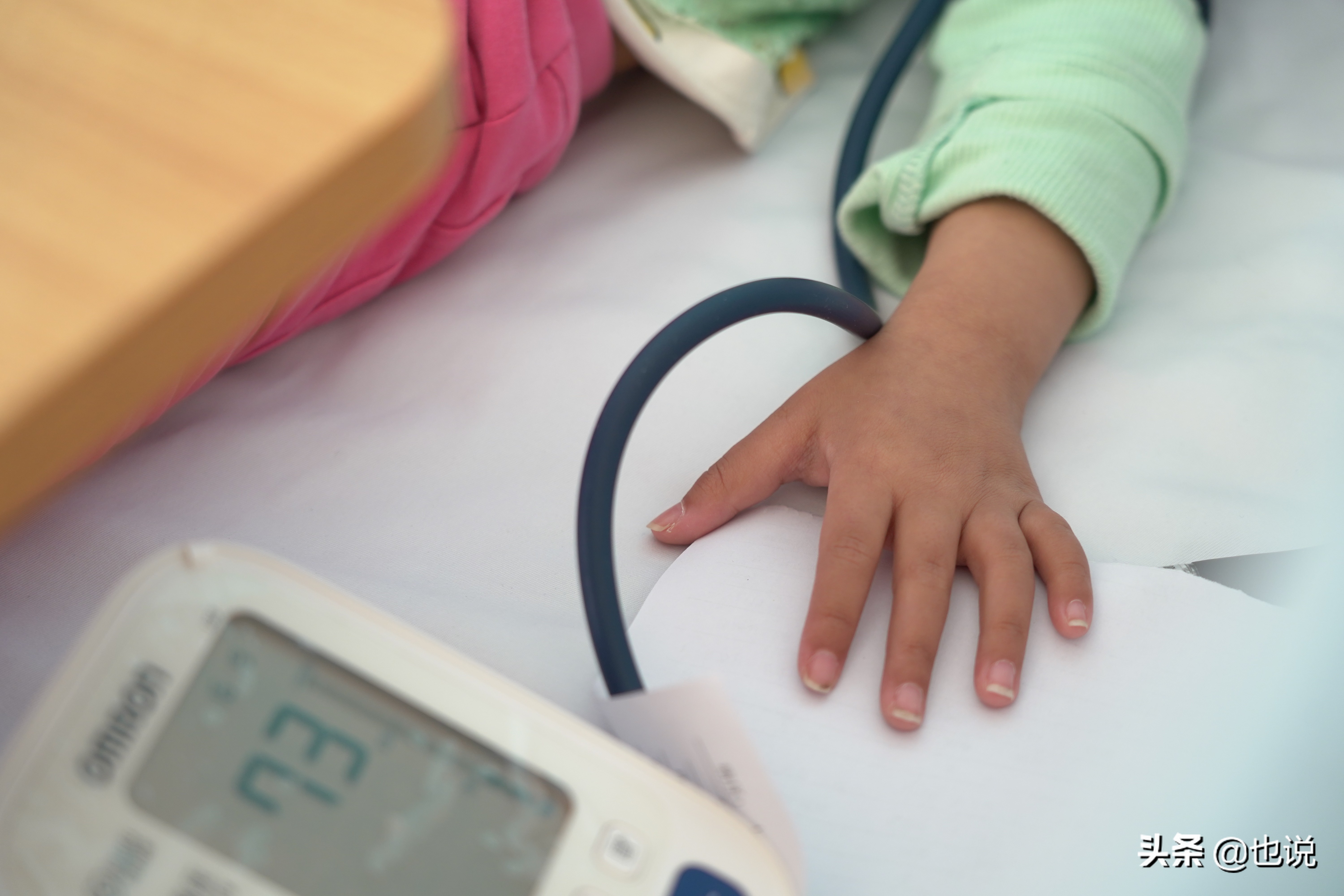 5岁女孩眼癌左眼摘除又遇血癌,五岁女童眼睛摘除又得血癌