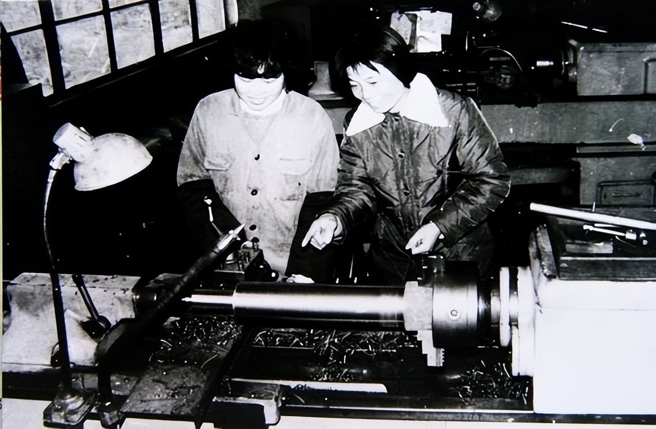 90年代人均桑塔纳，如今负债打工，“天下第一村”的经历令人唏嘘