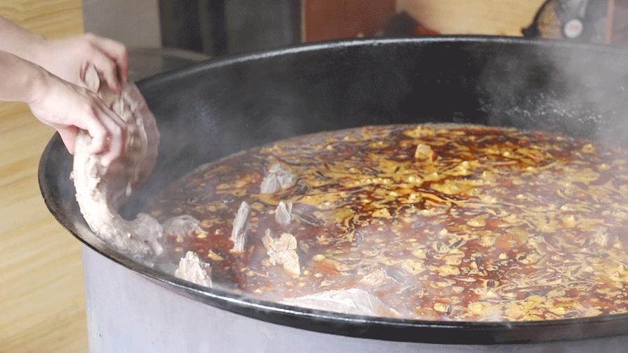 肉！肉！肉！「手撕大骨头」登陆晋江！比拳头还大