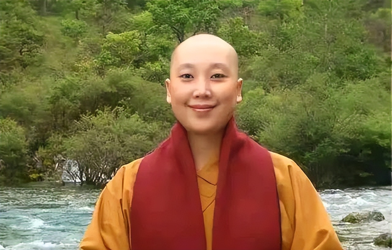 歌手李娜为何在巅峰时期出家,歌手李娜出家现状