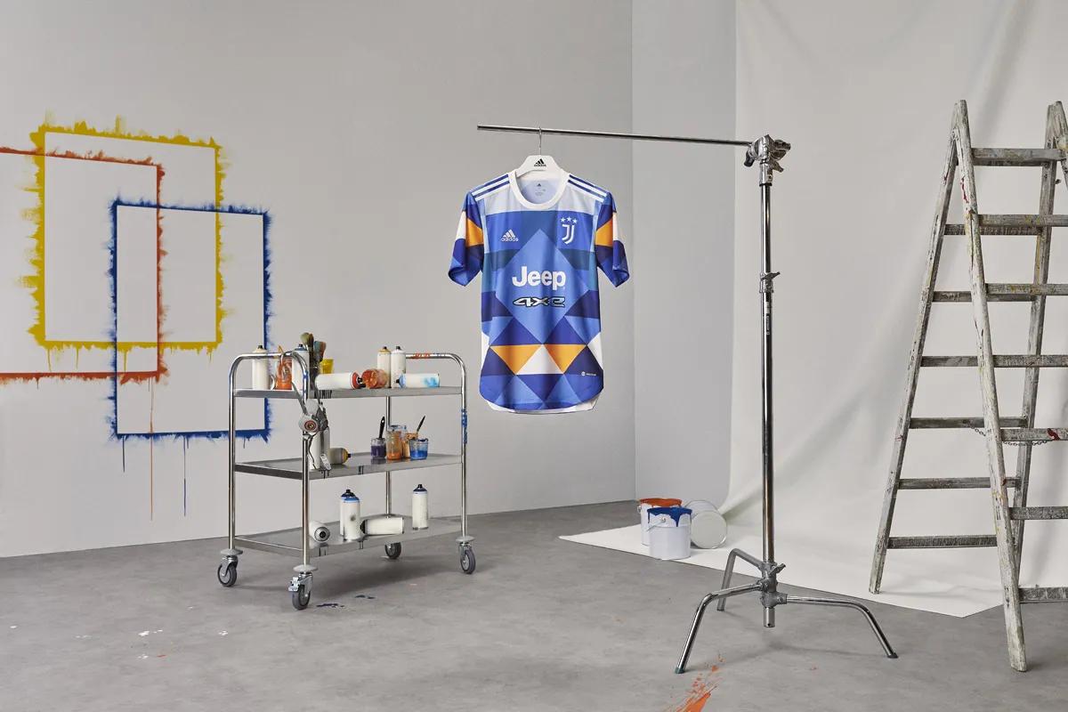 2018尤文主场球服,尤文图斯小魔仙10号