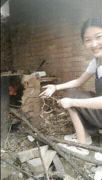 哈哈笑抽了，现在全网都知道他被绿了，网友：头上顶着青青草原