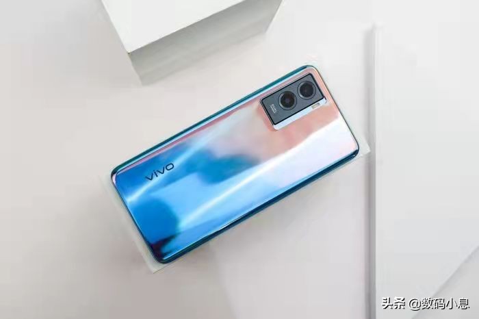 vivo爆发6500mAh新机，12+256G+6nm，售价是亮点