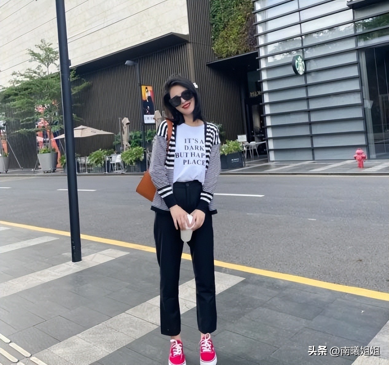 裙裤洋气减龄清凉短袖t恤百搭,2022潮款洋气t恤配背带裤