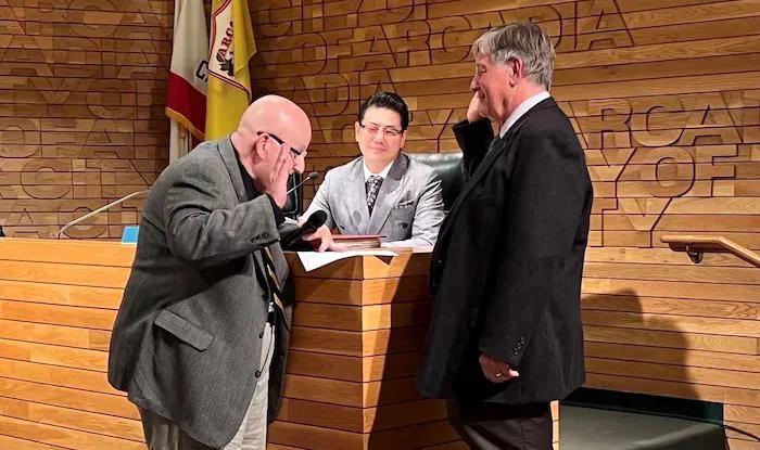 「美国」亚凯迪亚市议会任命迈克尔·丹尼尔森为第5区代理市议员