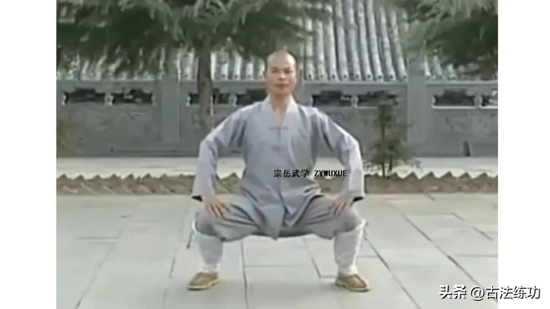 站桩松腰坐胯有绝招视频,太极如何站桩