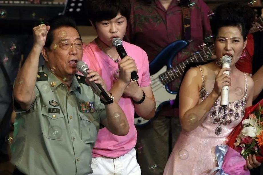 天涯八卦张默房祖名,房祖名张默能完全戒毒吗