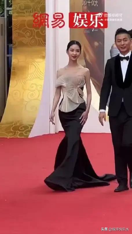 华表奖首位00后影后张子枫,华表奖首位00后“影后”