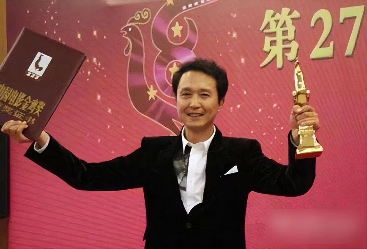 “达康书记”的妻子居然是她,用一盒冰淇淋俘获芳心,从校服到婚纱,结婚31年零绯闻