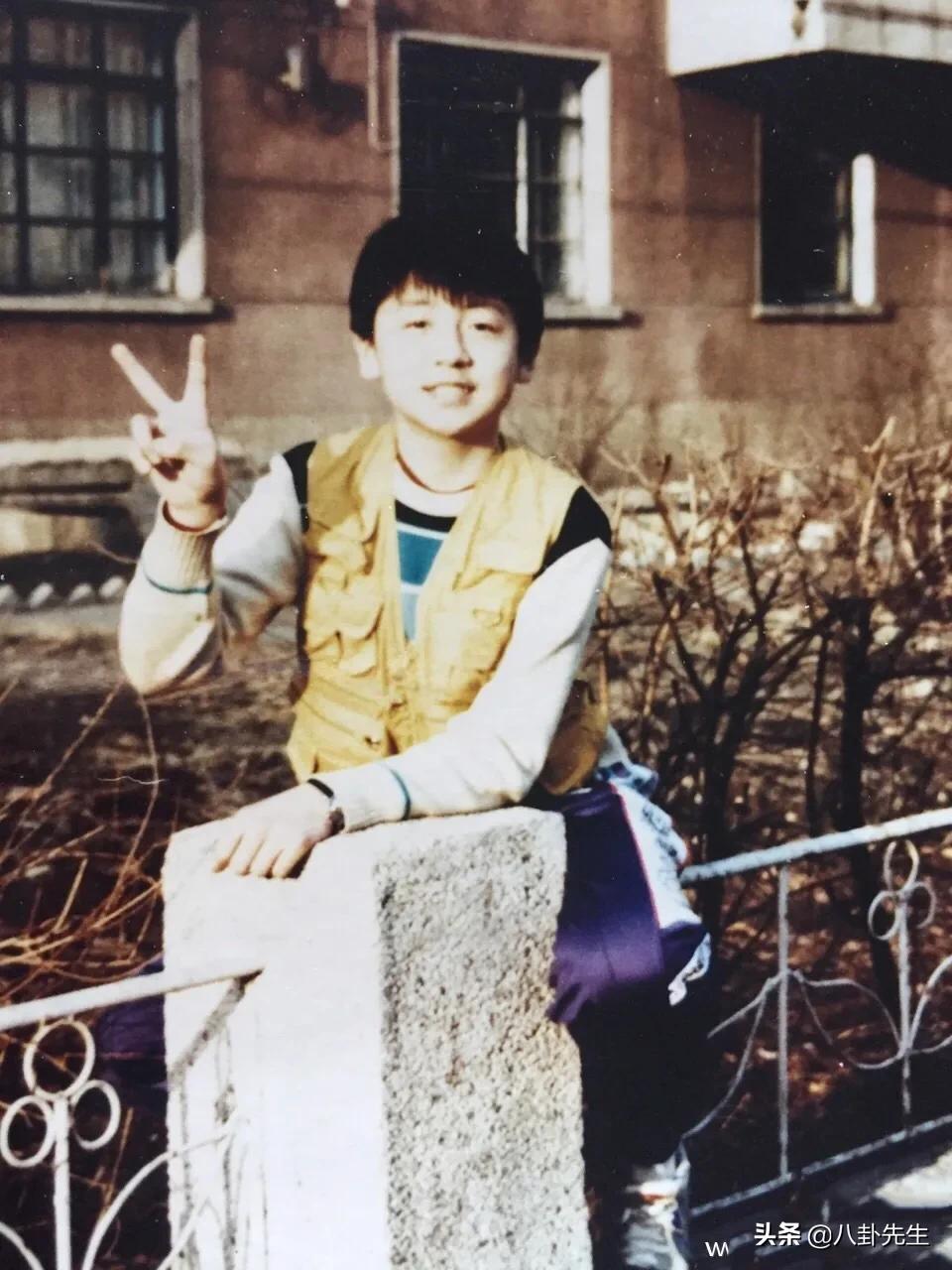 人世间雷佳音和殷桃剧照图文,人间世雷佳音和殷桃打伞的照片