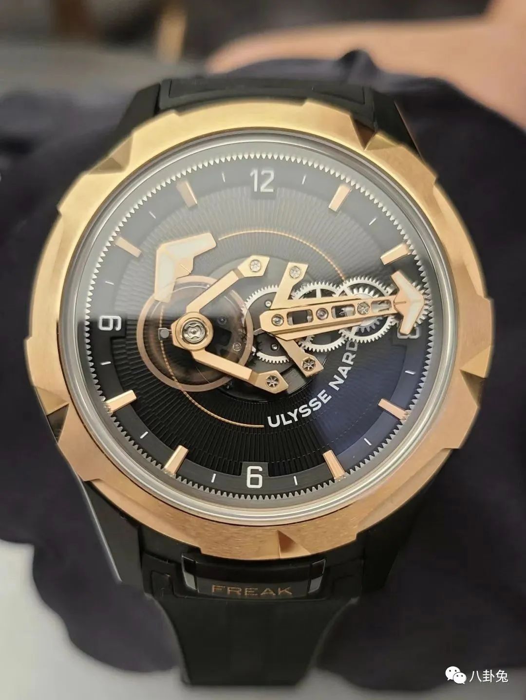 雅典表15万左右,20万一块的表