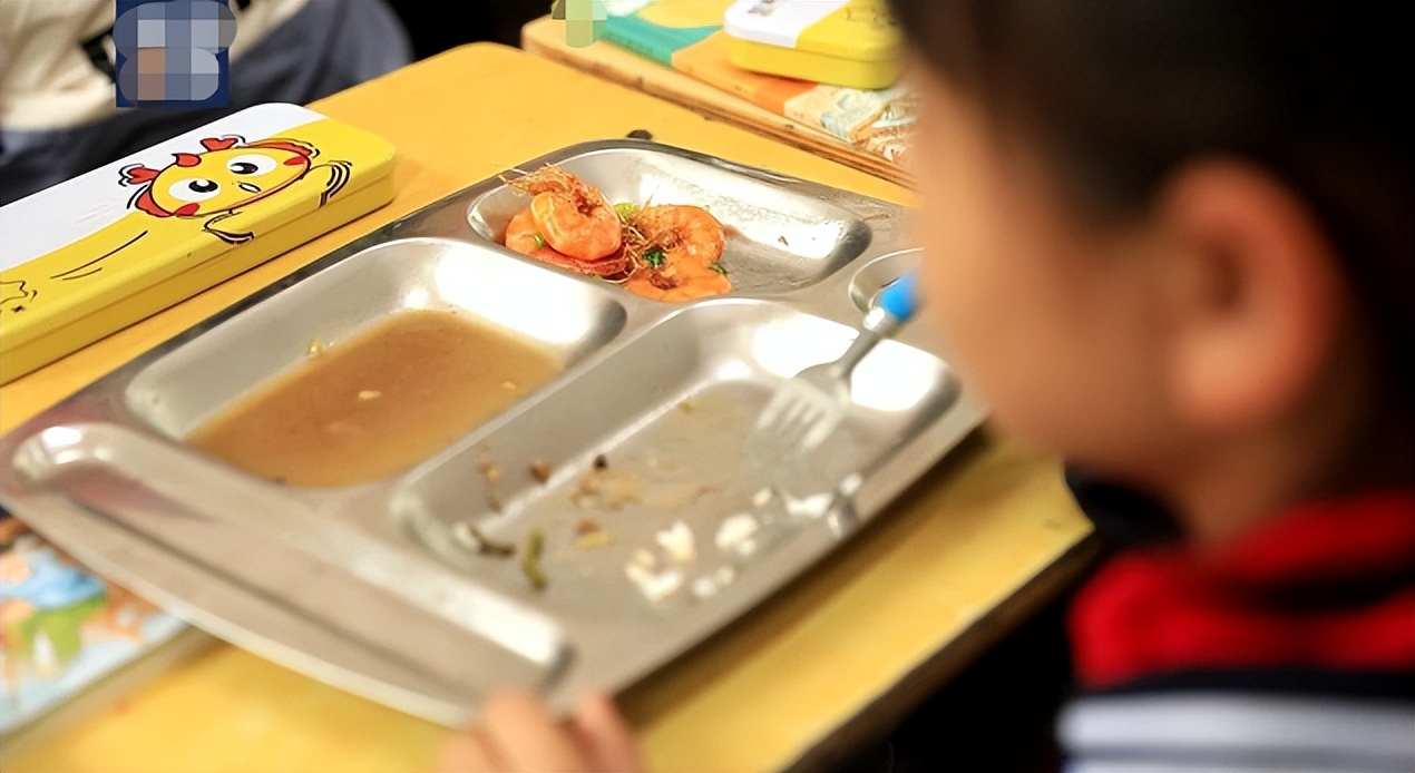 80后“校长爷爷”张鹏程放弃高薪，垫14万修学校，他图啥？