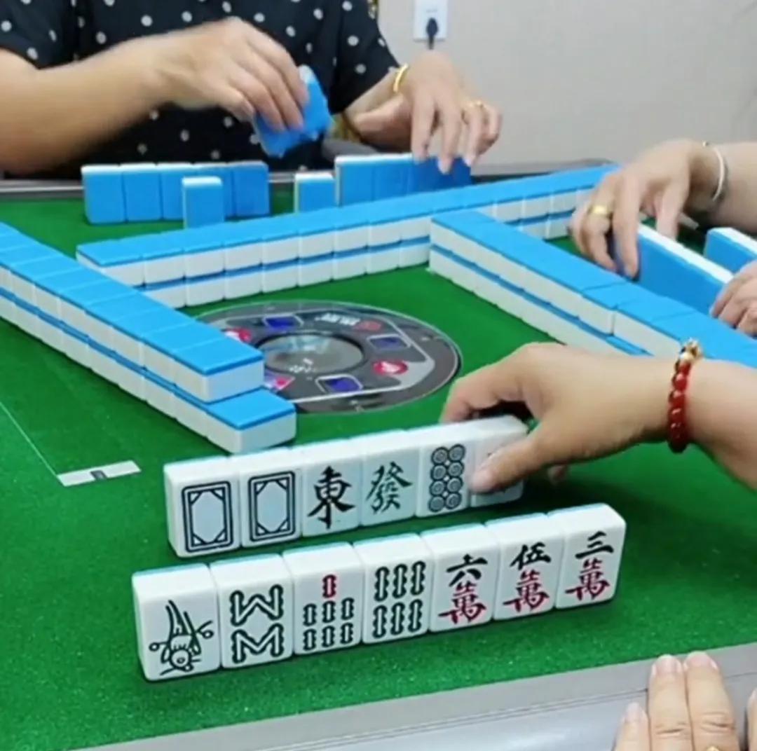 打麻将一连十几天一直输怎么回事,最近打麻将总是输还一直想打