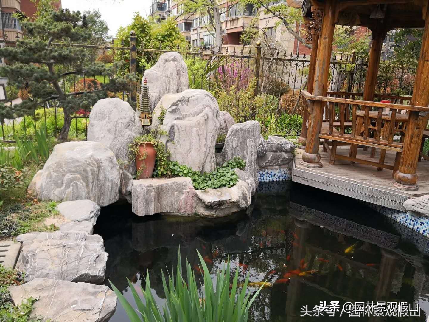 别墅假山鱼池景观,别墅假山设计与营造