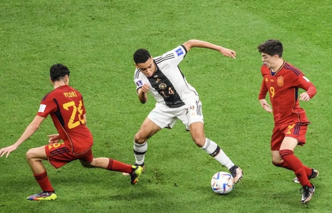 德国目前有希望的中锋,德国队缺少传统意义上的中锋