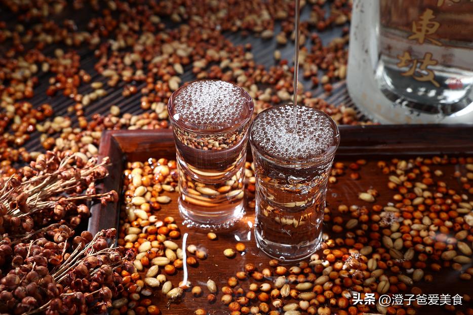 汾酒53度黄盖好还是红盖值得收藏,白玻汾酒黄盖和红盖的区别