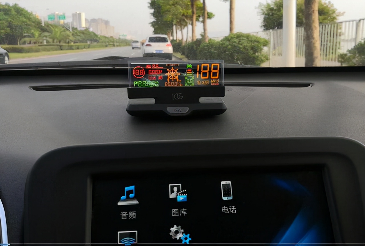 汽车抬头显示有必要装保护框吗,汽车抬头显示有没有必要安装