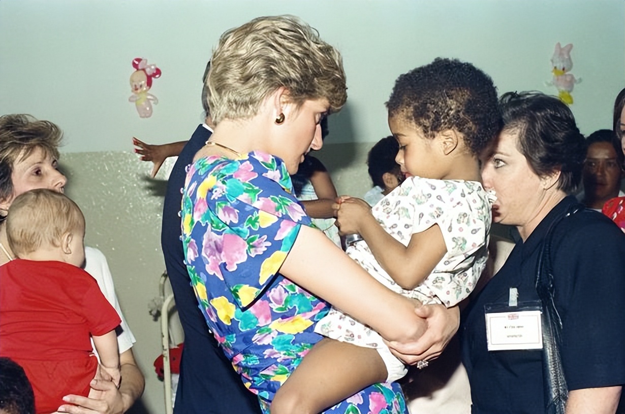 英国夏洛特公主房间,英国小公主夏洛特卧室