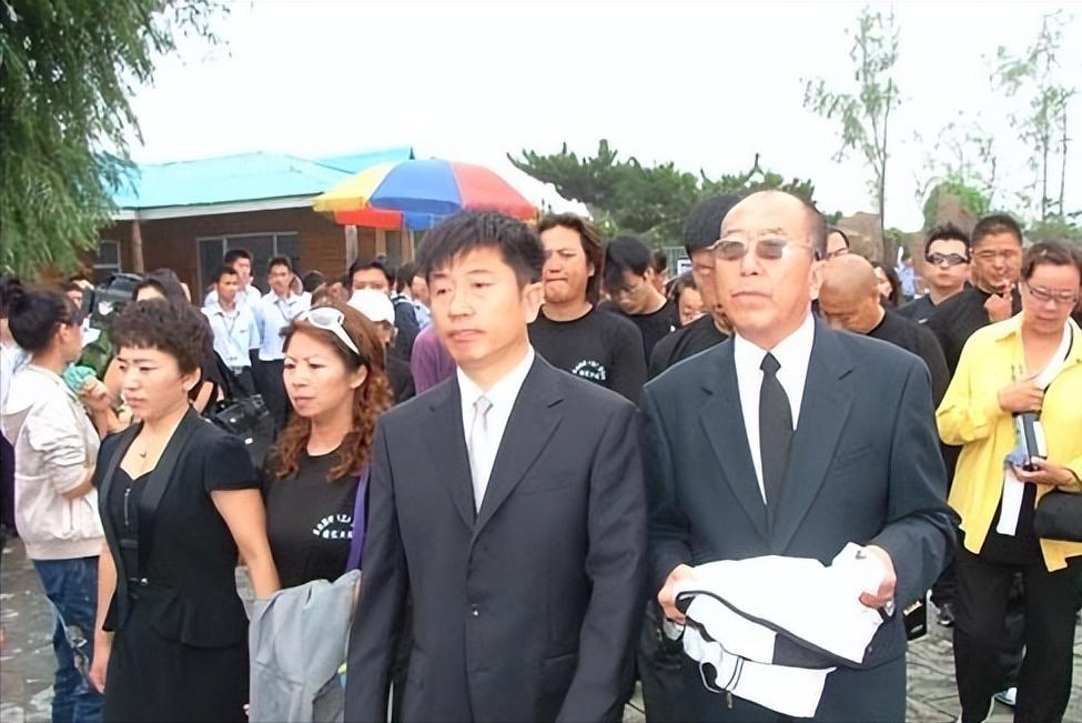 东北巨骗*相贵陈**：与赵本山合作，花182万买手机号，最终锒铛入狱