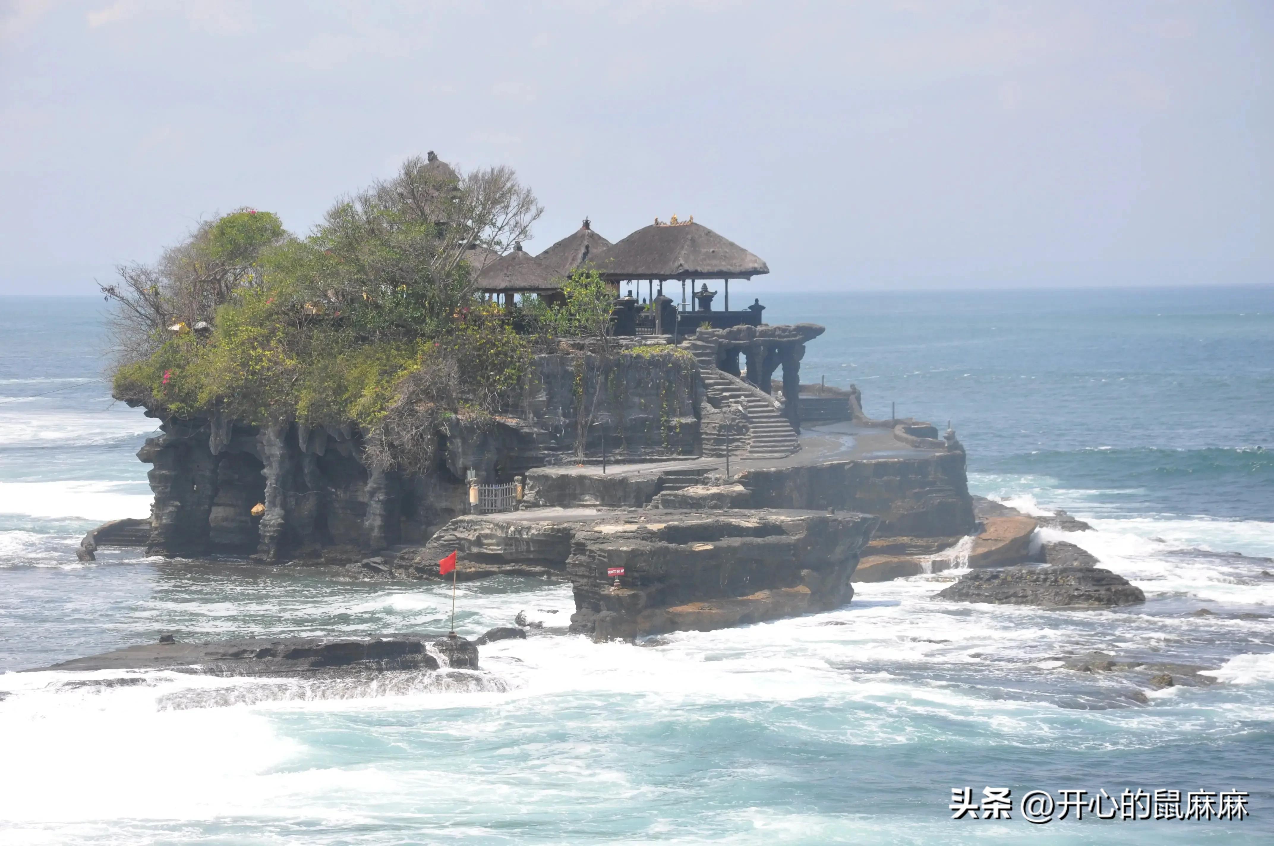 巴厘岛人间仙境浪花,巴厘岛高耸入云的山峰