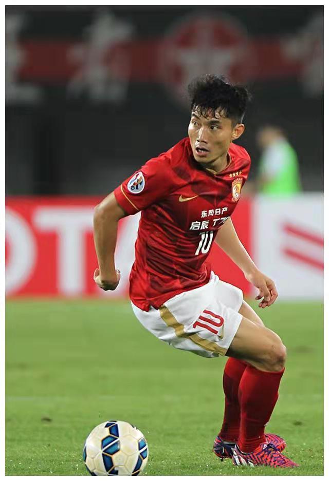中国足球现役十大后腰,近十年足球十大后腰