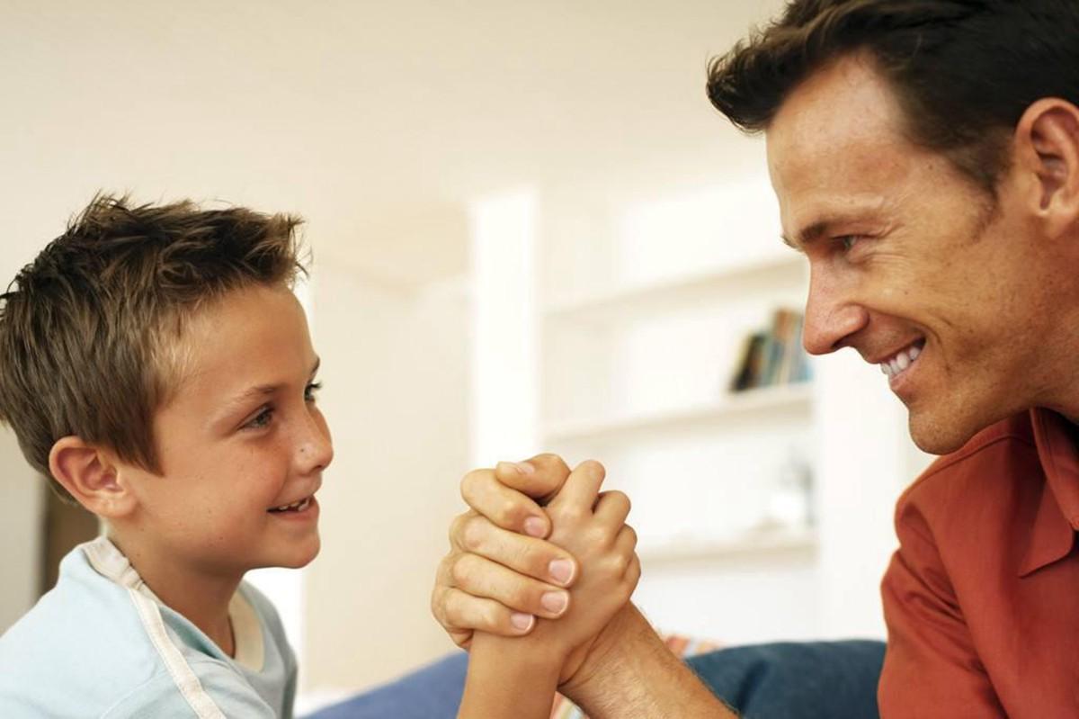 家有男孩该怎么培养？父母坚持4个原则，孩子未来更有担当